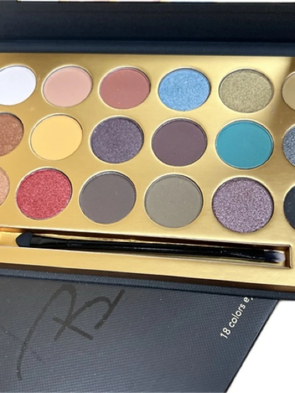 BeDenno 18 Color Eyeshadow Palette NEW